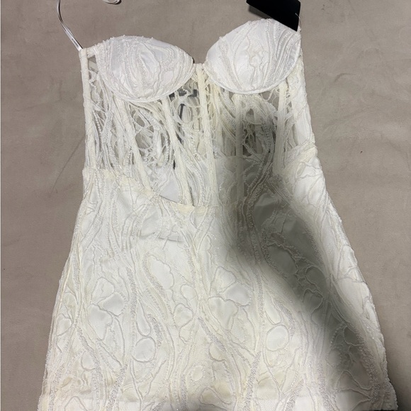 Retrofete Cream Lace Wedding Dress - Picture 1 of 6